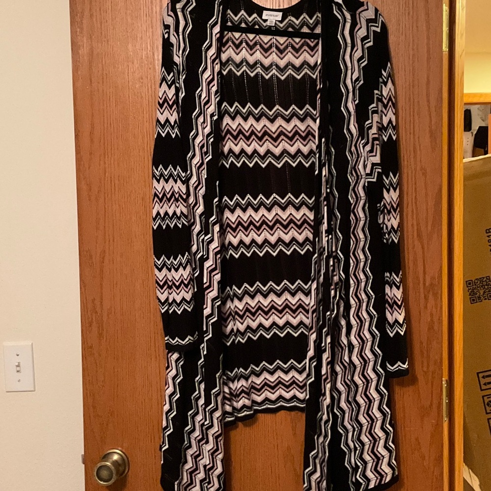 Avenue Black and Pink Zigzag Patterned Women's Sweater